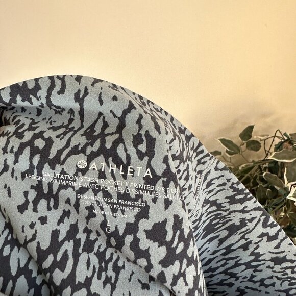 Athleta Salutation Stash Pocket II Printed 7/8 Tight Leggings Petrol Blue Size L - Picture 7 of 7